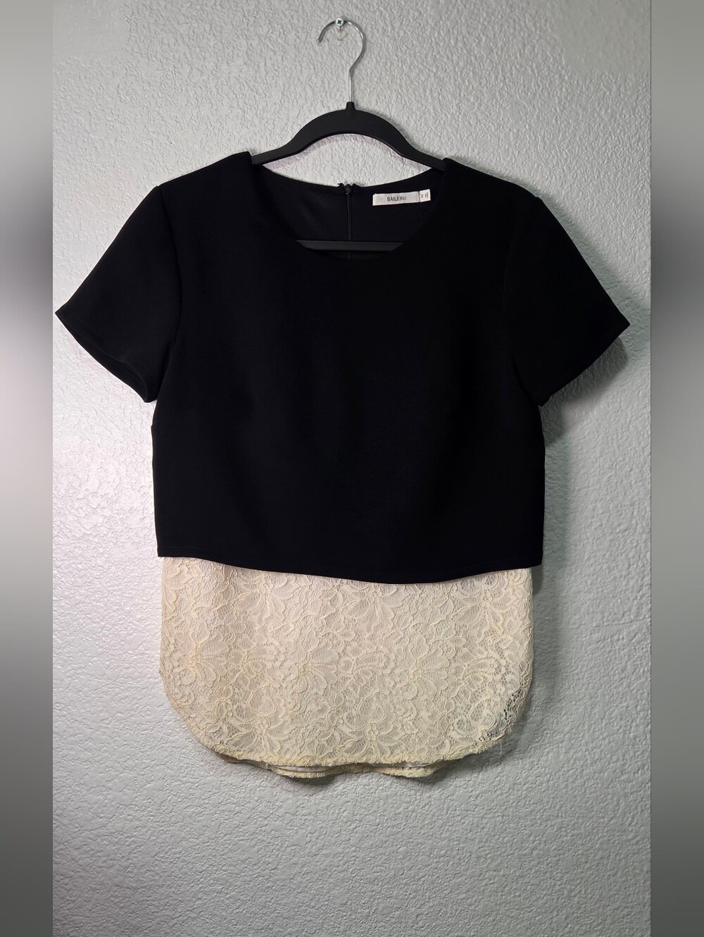 Bailey 44 Lace-Bottom Layered Top Size Medium